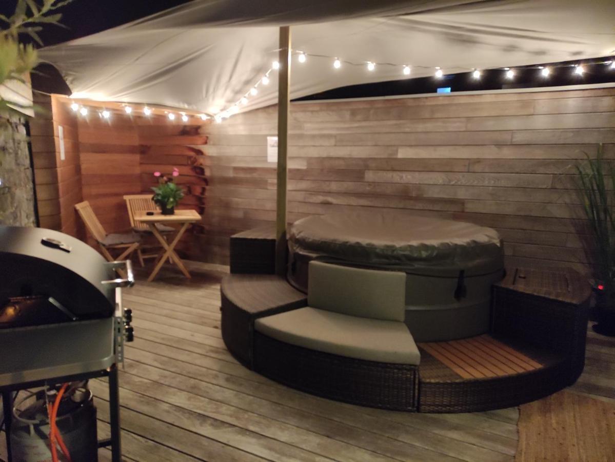 Gite A L'Ombre Du Clocher Avec Jacuzzi Et Sauna Privatifs Celles  Exteriér fotografie