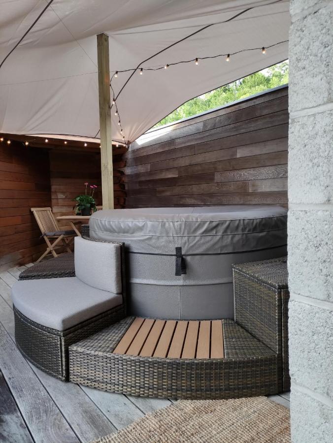 Gite A L'Ombre Du Clocher Avec Jacuzzi Et Sauna Privatifs Celles  Exteriér fotografie