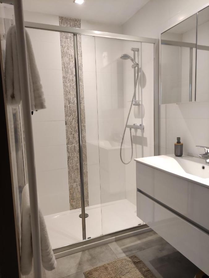 Gite A L'Ombre Du Clocher Avec Jacuzzi Et Sauna Privatifs Celles  Exteriér fotografie