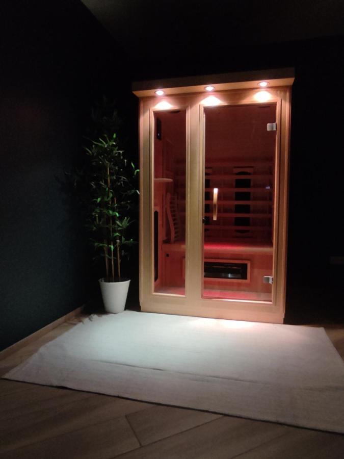 Gite A L'Ombre Du Clocher Avec Jacuzzi Et Sauna Privatifs Celles  Exteriér fotografie