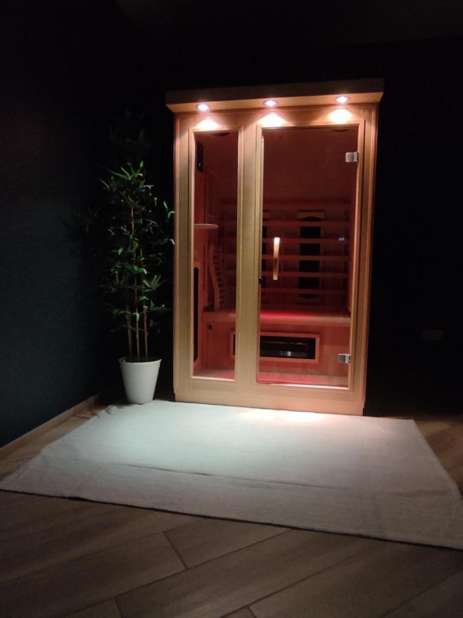 Gite A L'Ombre Du Clocher Avec Jacuzzi Et Sauna Privatifs Celles  Exteriér fotografie